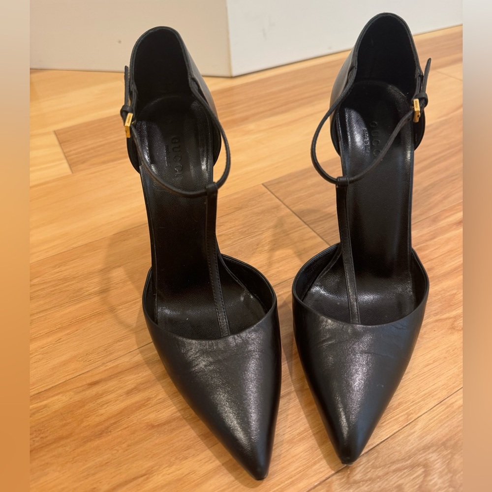 GUCCI excellent condition T-strap high heel pump